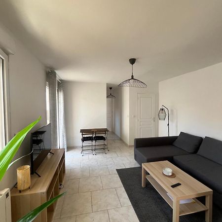 Charmant Bas De Villa Avec Terrasse A Proximite De La Plage Et Du Port Carqueiranne Esterno foto