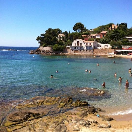 Charmant Bas De Villa Avec Terrasse A Proximite De La Plage Et Du Port Carqueiranne Esterno foto